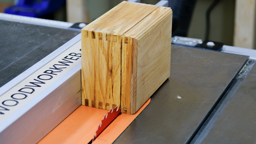 Table saw cutting box lid