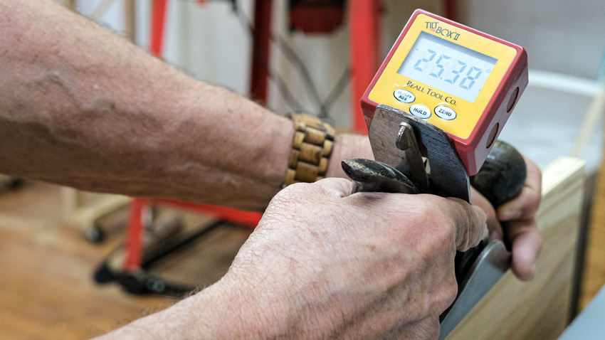 Digital Angle Finder on a Plane