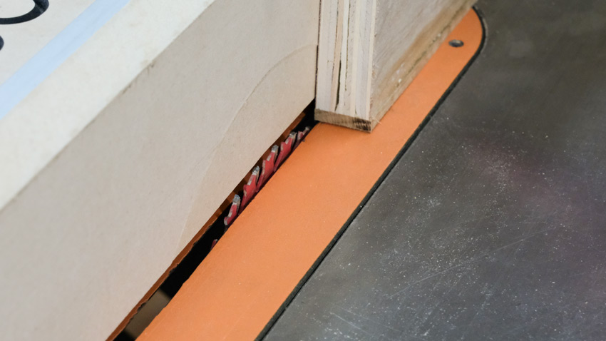Sacrificial table saw fences