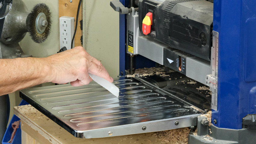 paraffin wax on you thinckness planer