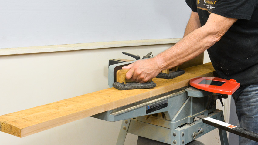 Edge jointing wood