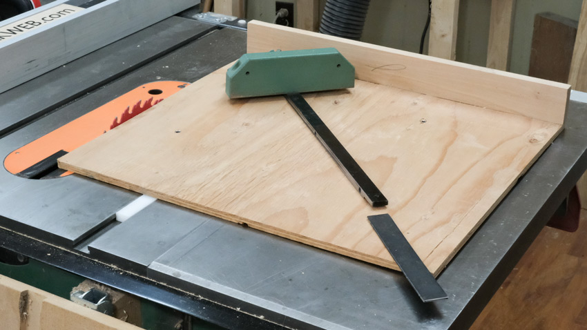 Table saw cross cut sled