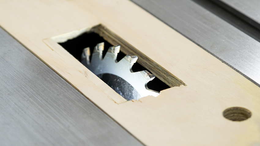 Table saw blade wobble wheel insert