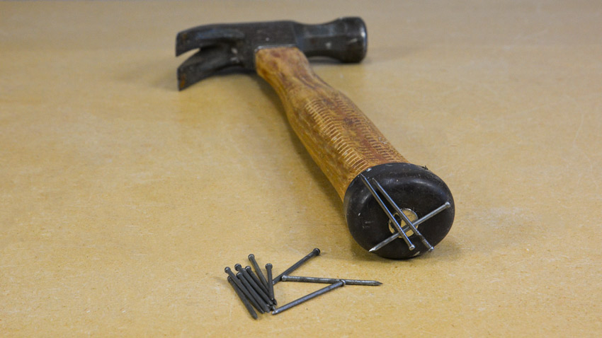 Magnetic hammer