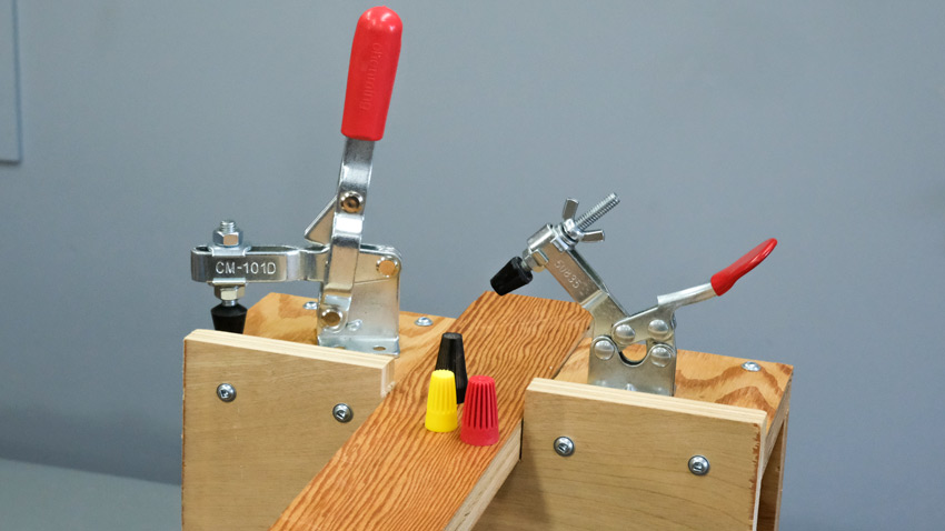 Toogle clamp woodworking jig