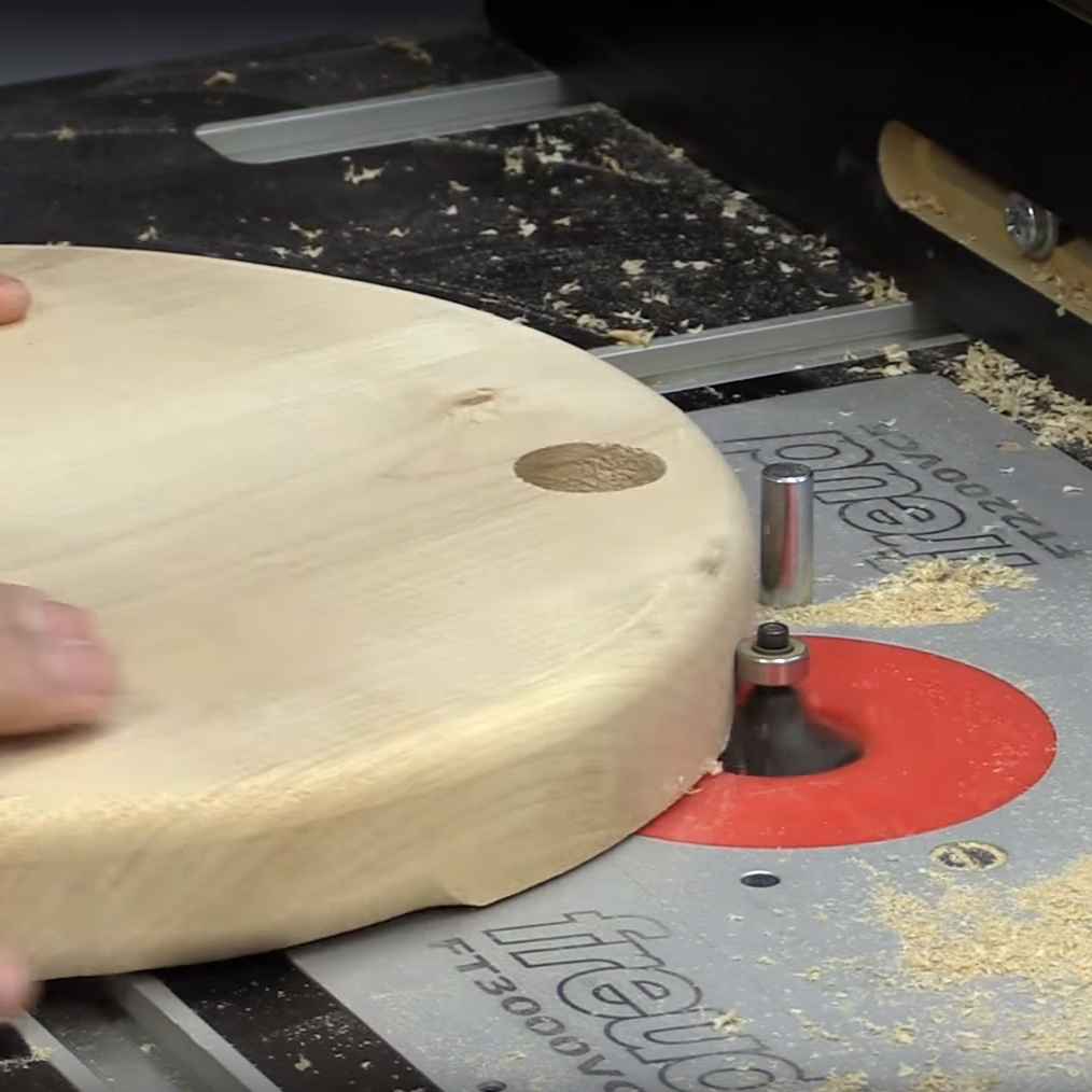 Router stool edge