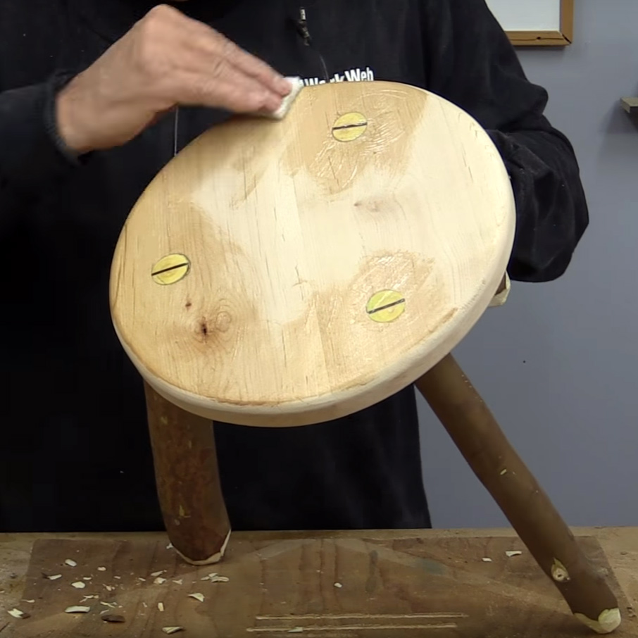 Finishing the wood stool